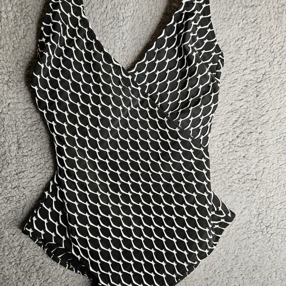Women's One Piece Swimsuit by Gottex Size Large - Picture 3 of 9